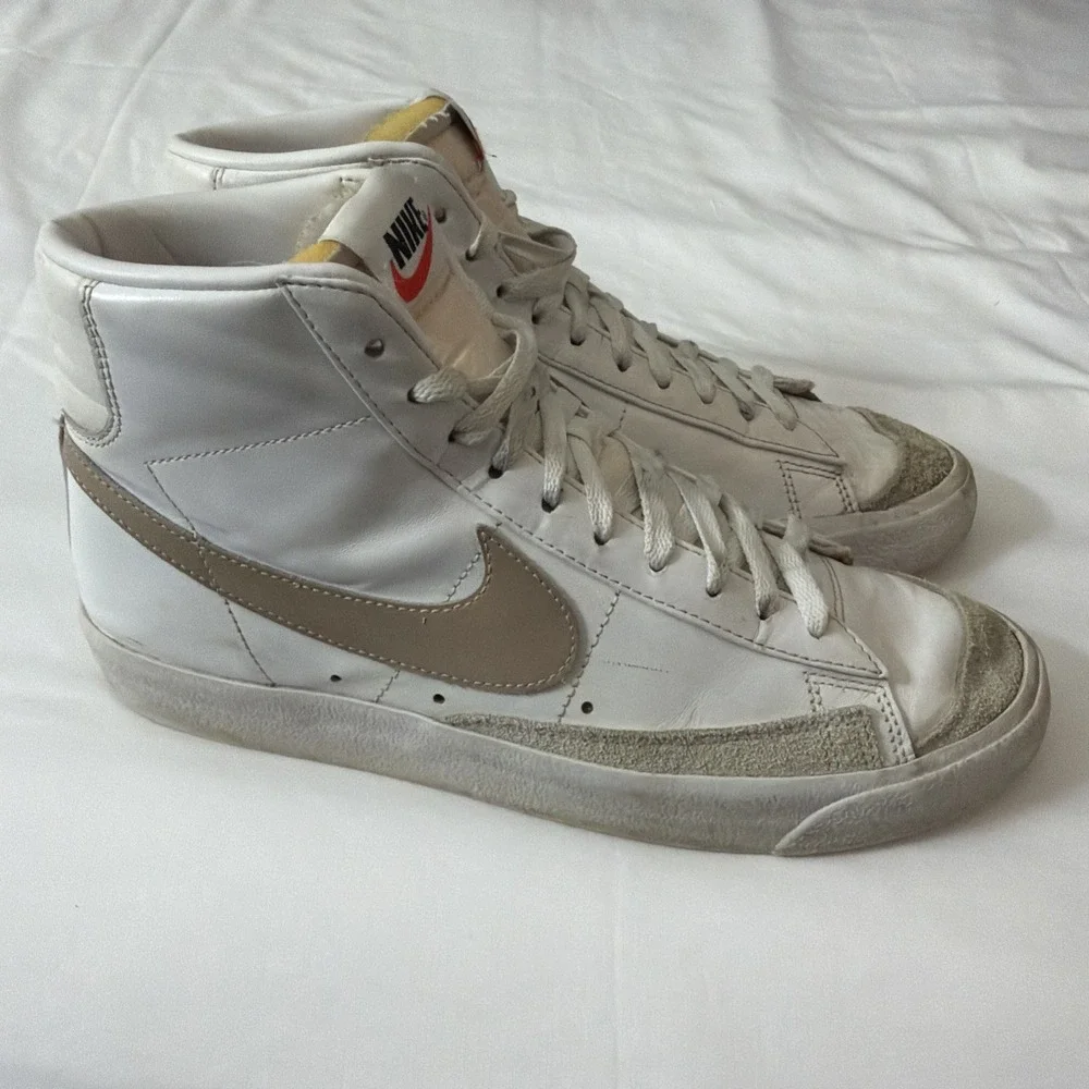 Nike Blazer Mid 77 Women's Size 10 US CZ1055-118 White Pink Athletic Shoes‎ Gym